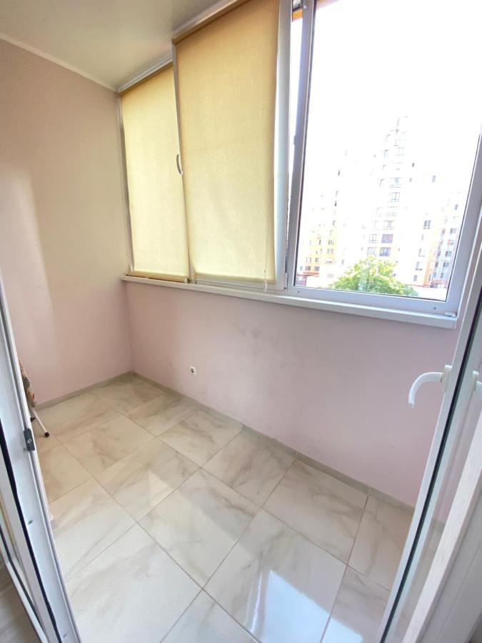 Cozy Two Bedroom Large Apartment Kischinau Exterior foto