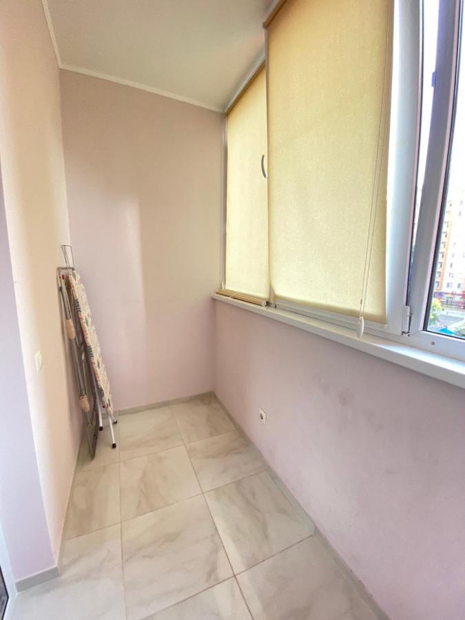 Cozy Two Bedroom Large Apartment Kischinau Exterior foto