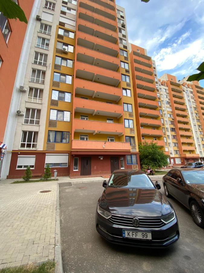Cozy Two Bedroom Large Apartment Kischinau Exterior foto