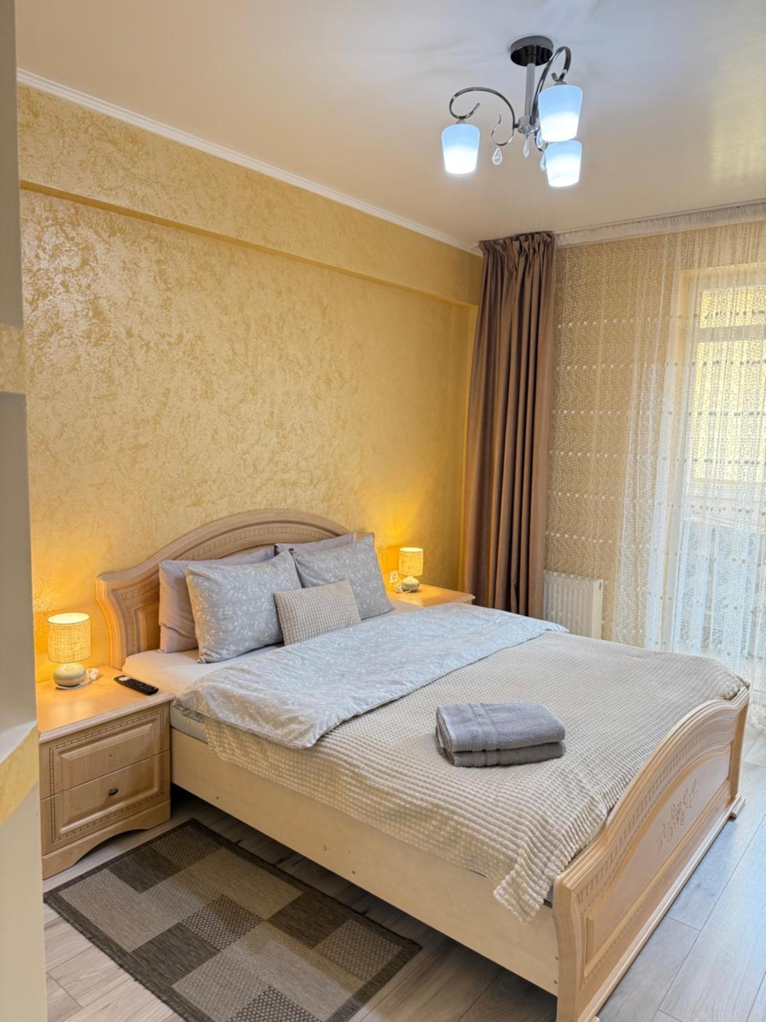 Cozy Two Bedroom Large Apartment Kischinau Exterior foto