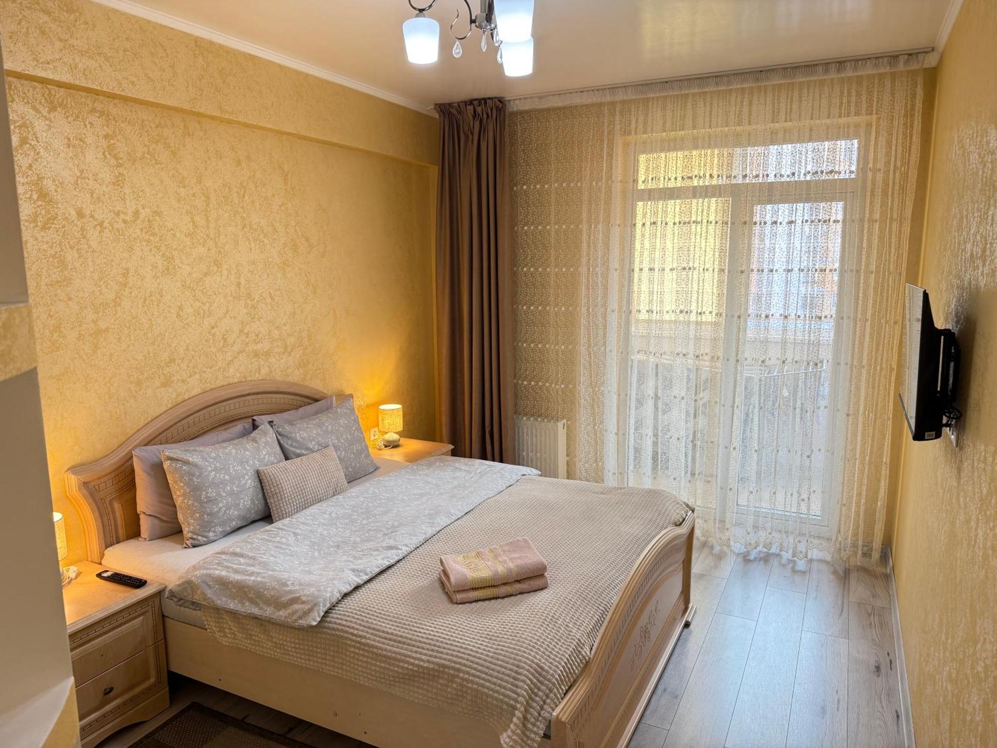 Cozy Two Bedroom Large Apartment Kischinau Exterior foto