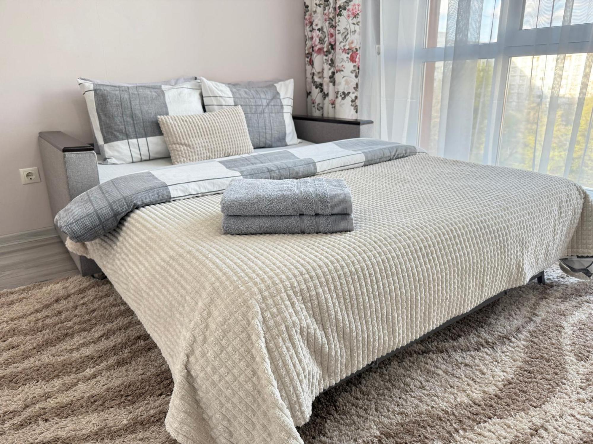 Cozy Two Bedroom Large Apartment Kischinau Exterior foto