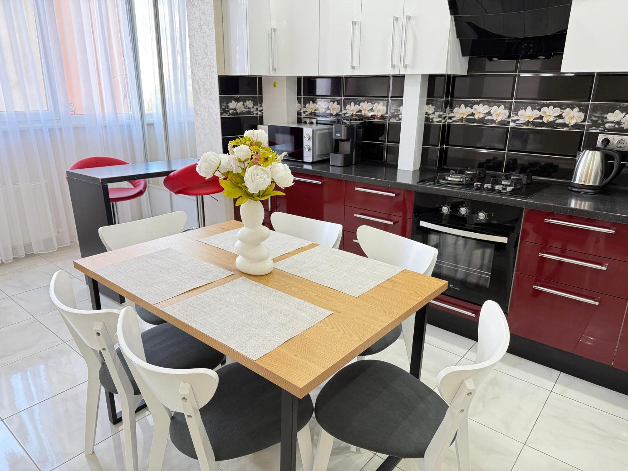 Cozy Two Bedroom Large Apartment Kischinau Exterior foto