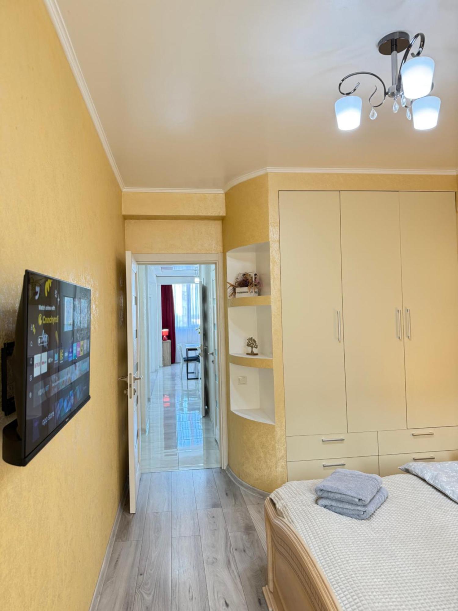 Cozy Two Bedroom Large Apartment Kischinau Exterior foto