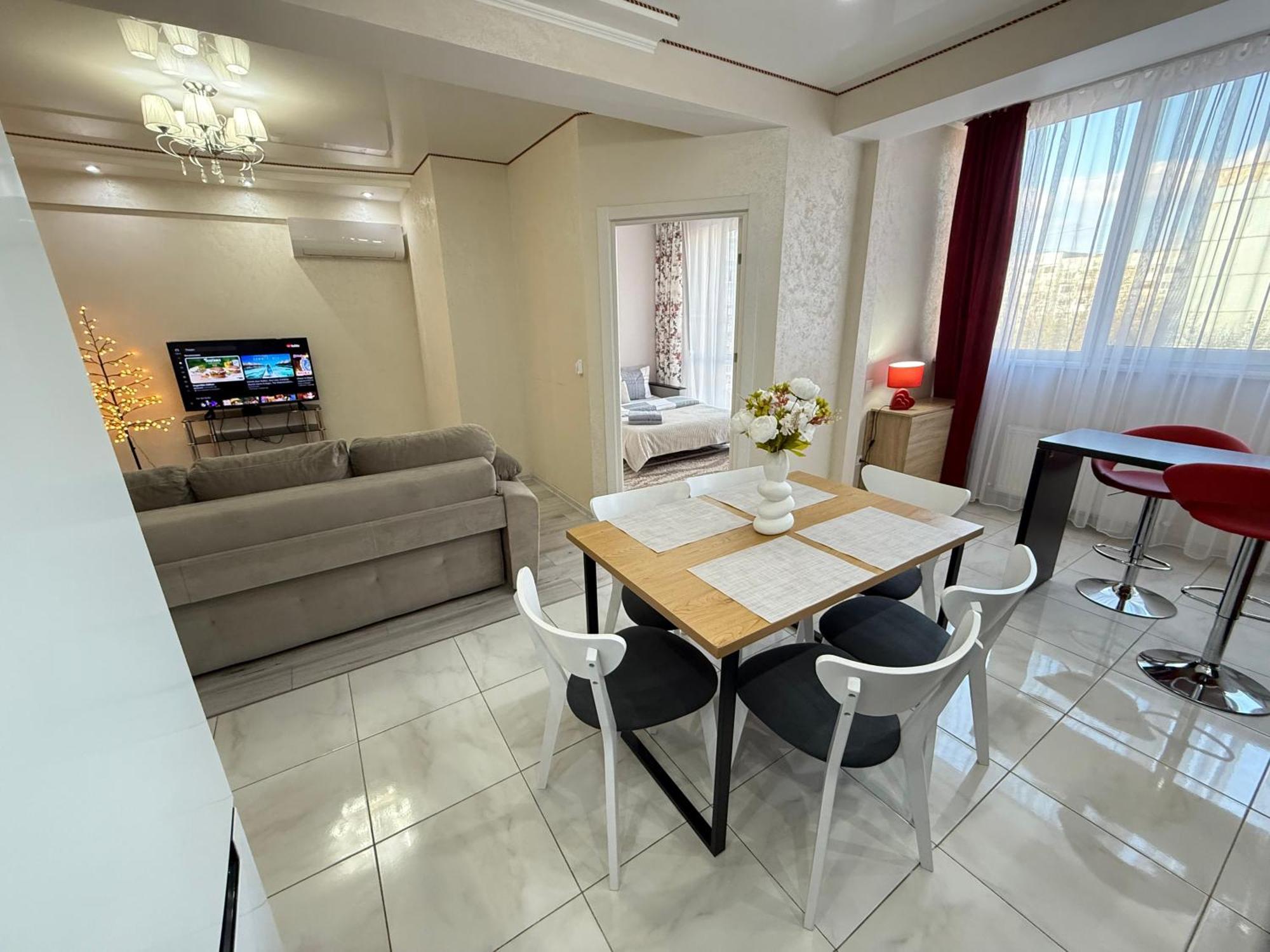 Cozy Two Bedroom Large Apartment Kischinau Exterior foto