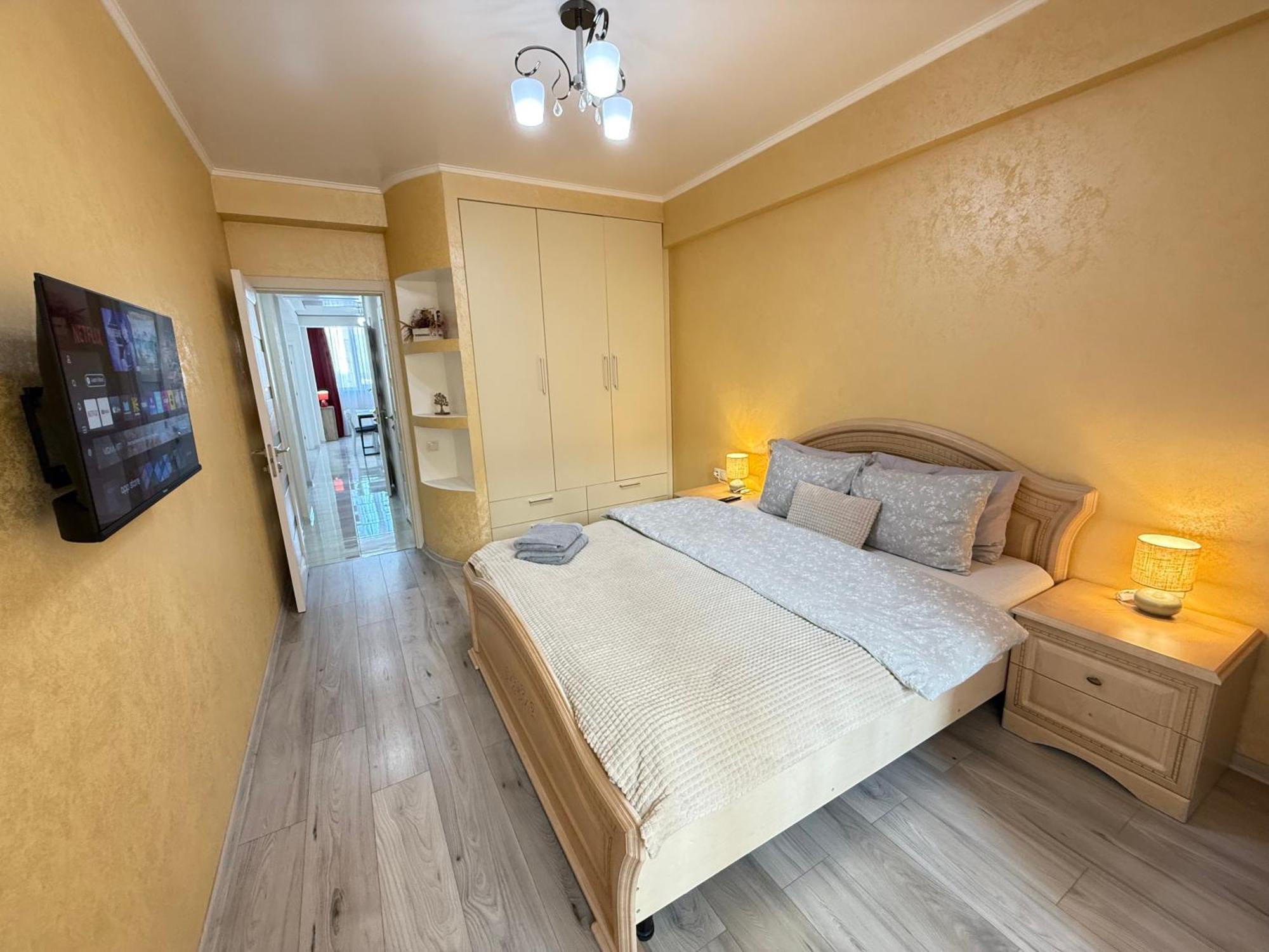 Cozy Two Bedroom Large Apartment Kischinau Exterior foto