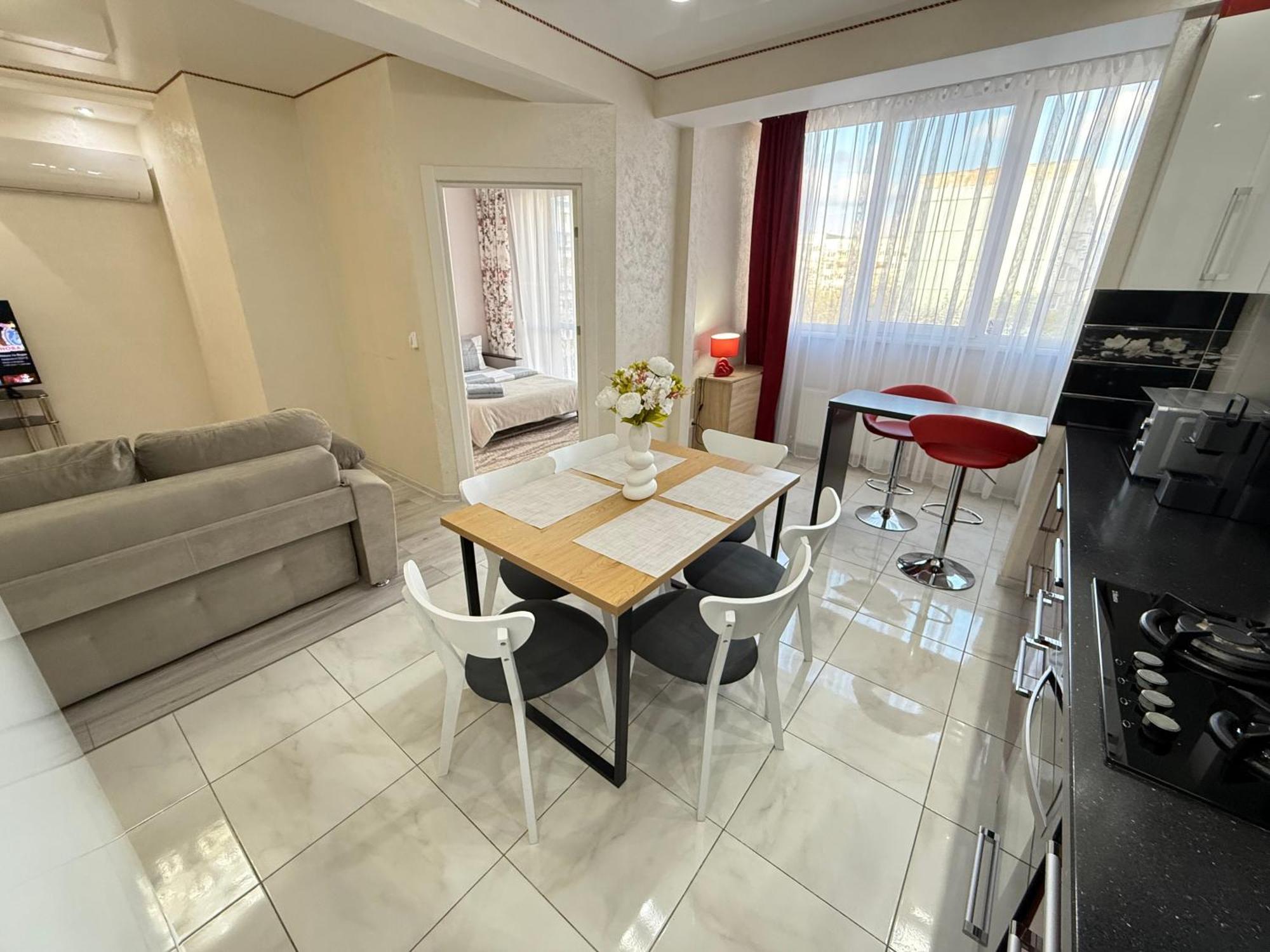Cozy Two Bedroom Large Apartment Kischinau Exterior foto