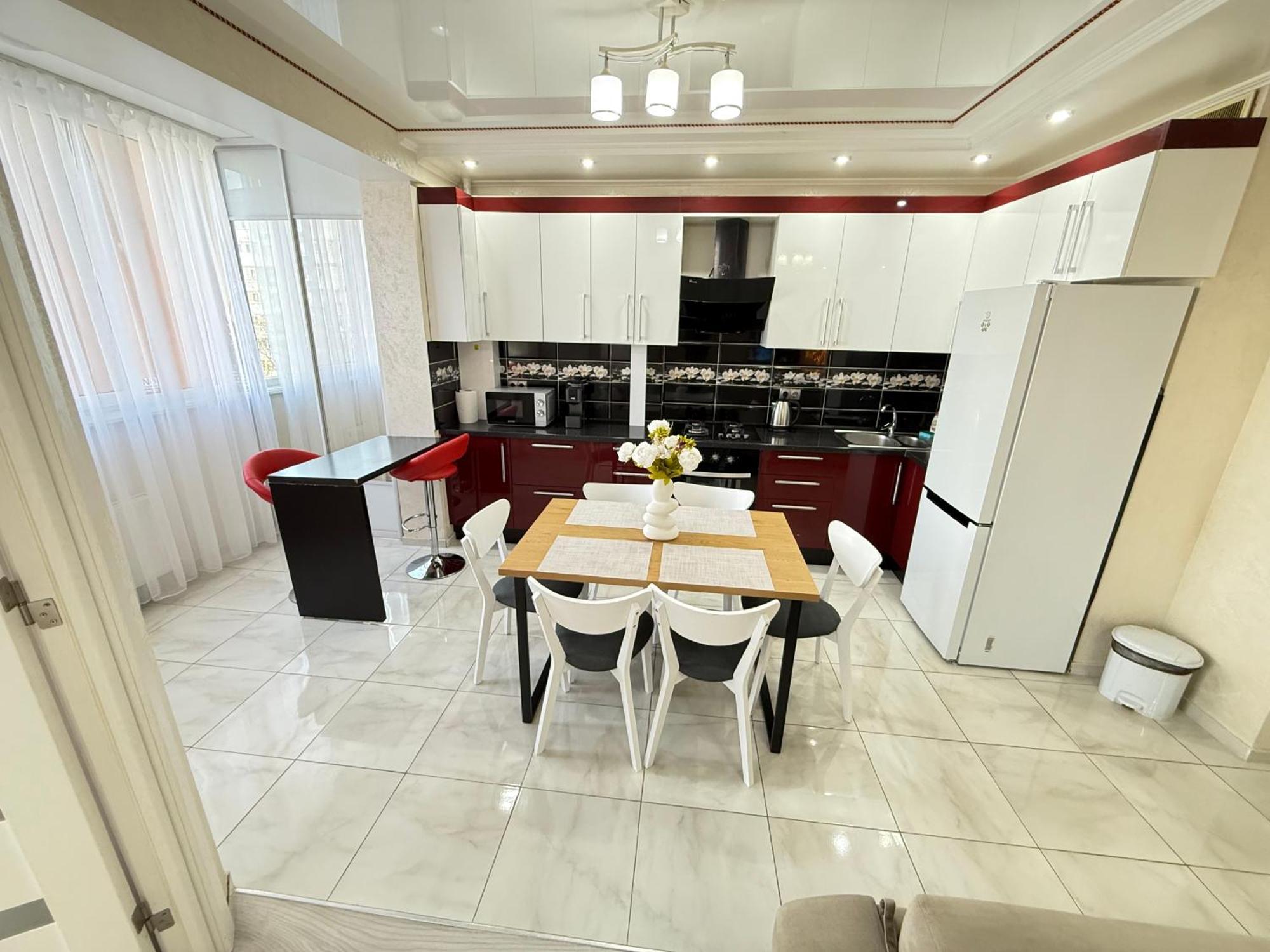 Cozy Two Bedroom Large Apartment Kischinau Exterior foto