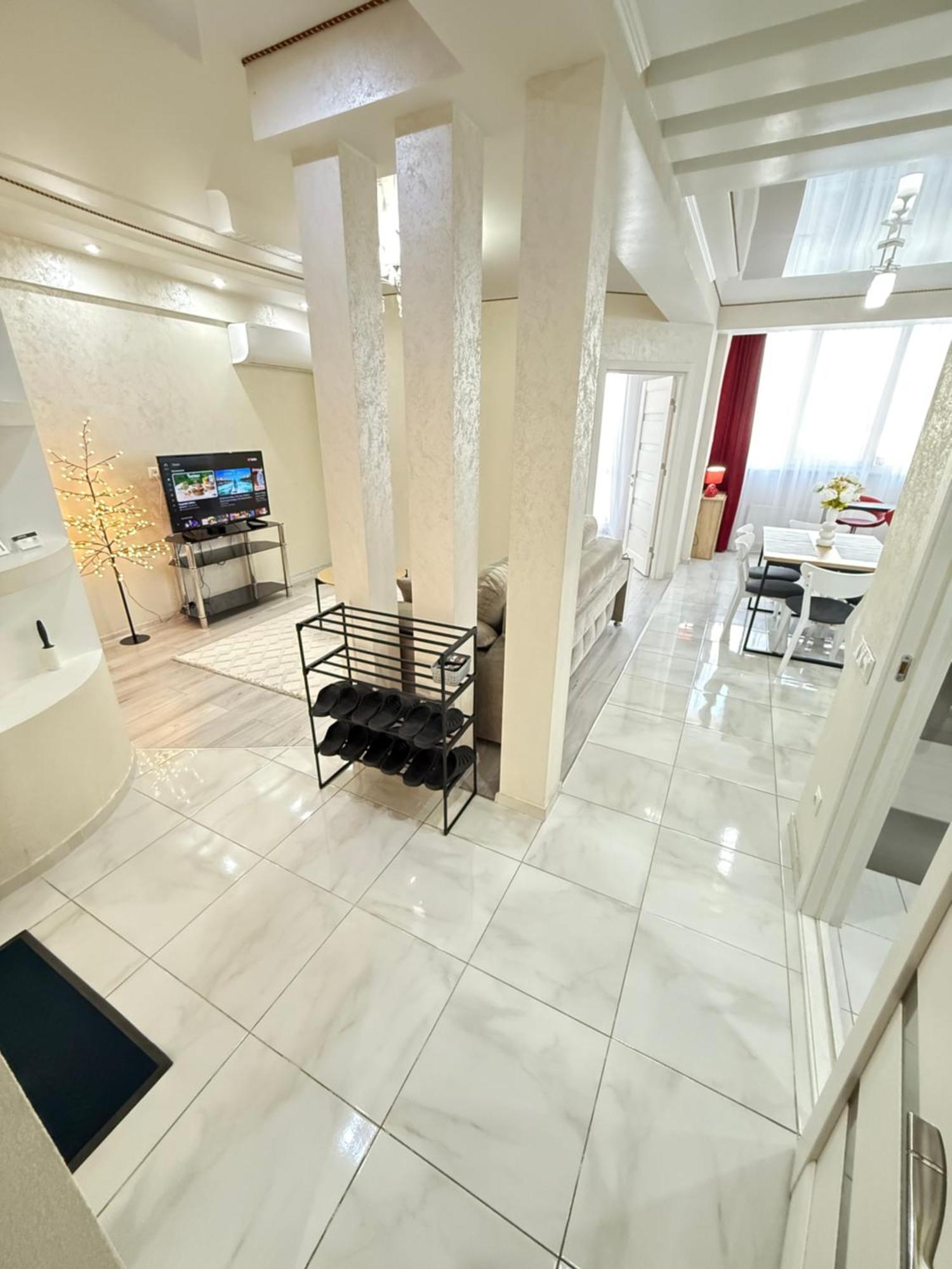 Cozy Two Bedroom Large Apartment Kischinau Exterior foto