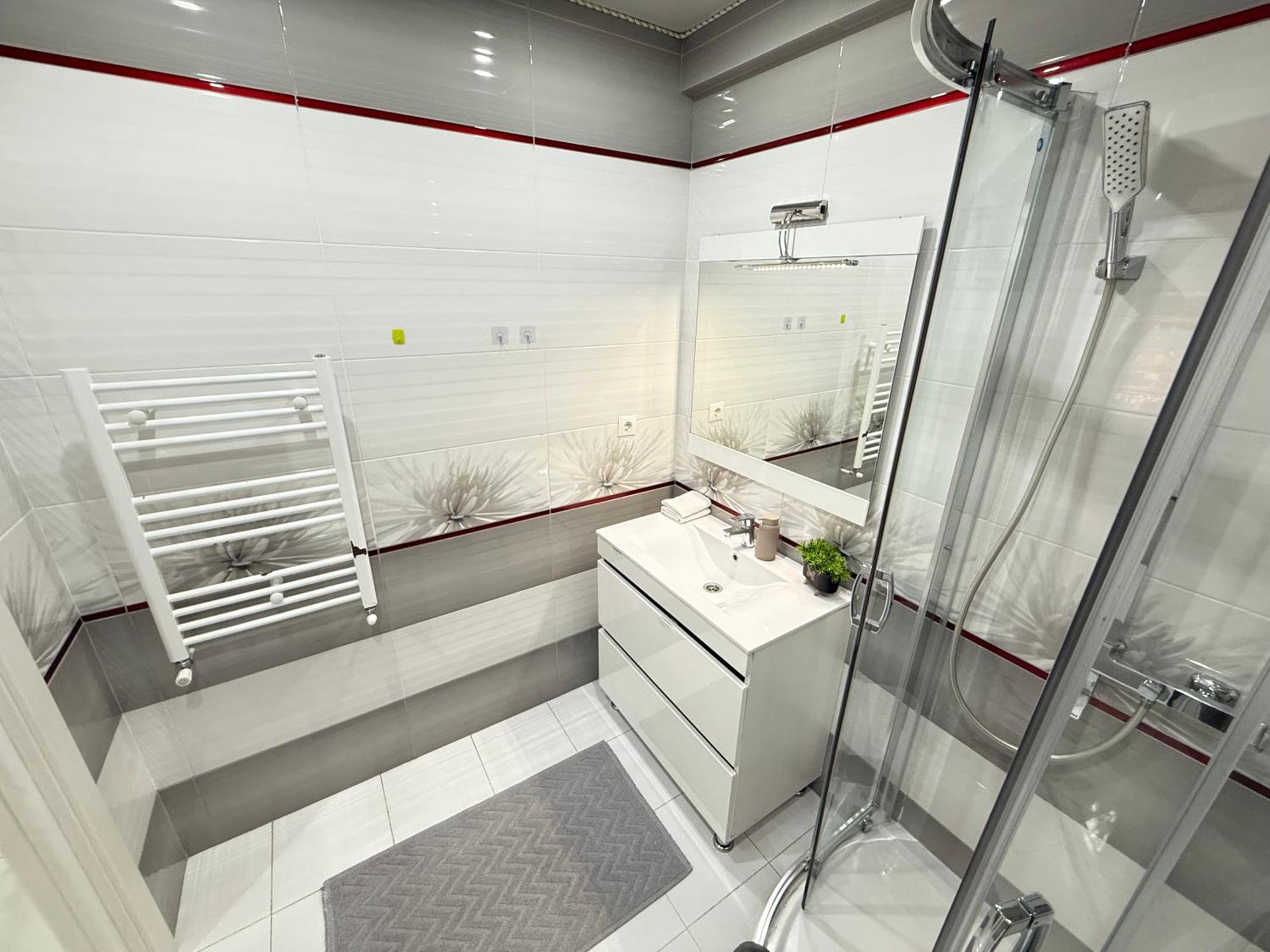 Cozy Two Bedroom Large Apartment Kischinau Exterior foto