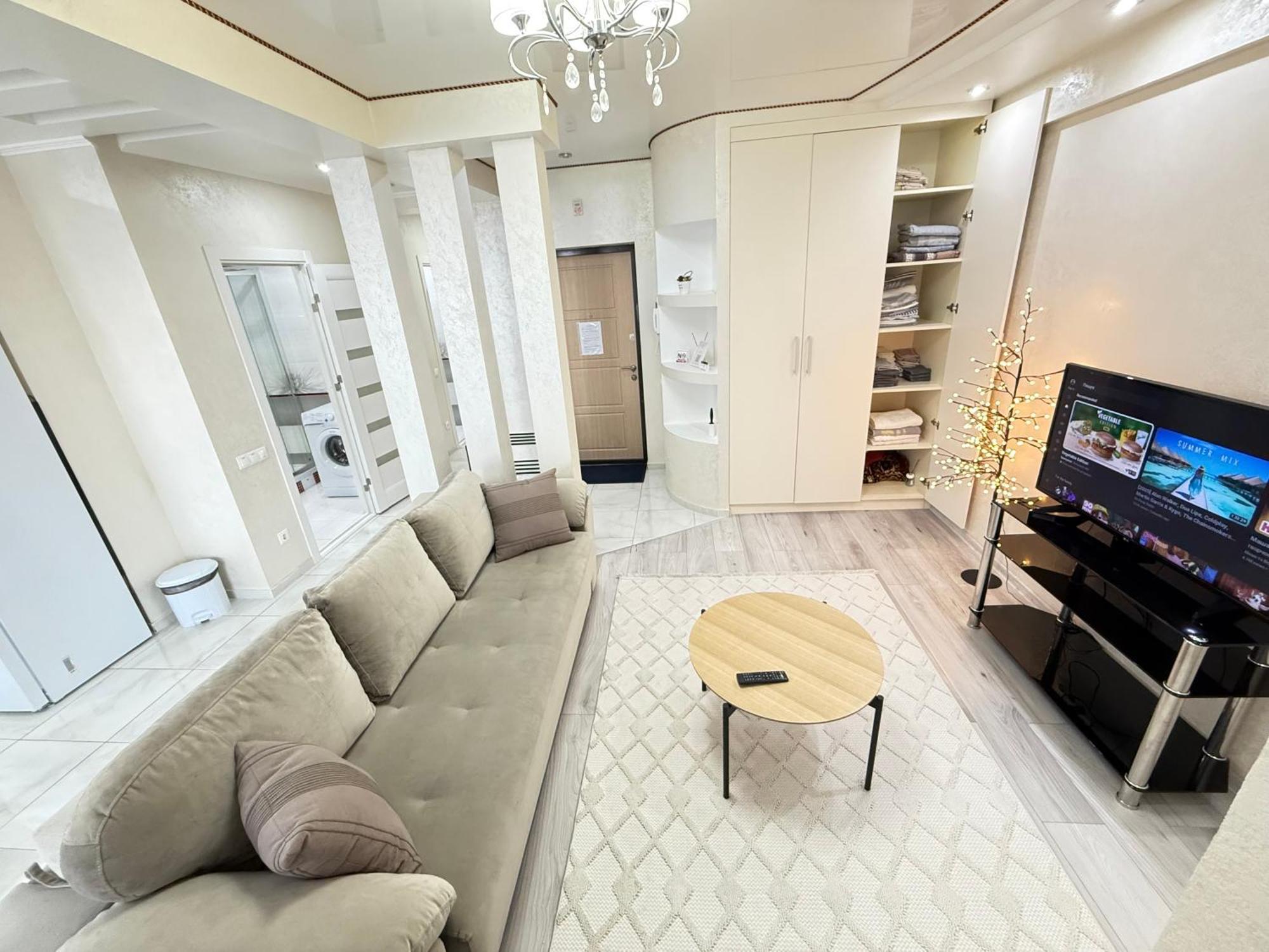 Cozy Two Bedroom Large Apartment Kischinau Exterior foto