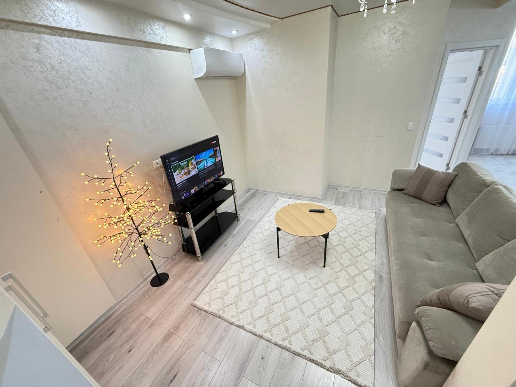 Cozy Two Bedroom Large Apartment Kischinau Exterior foto